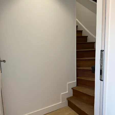 Chez Eugène, Neuf Appartamento