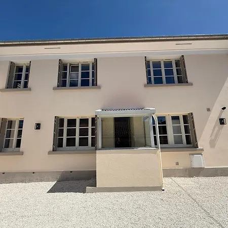 Chez Eugène, Neuf *